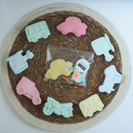 Geef je creativiteit een duwtje in de rug met onze unieke stoepkrijtjes in de vorm van voertuigen!